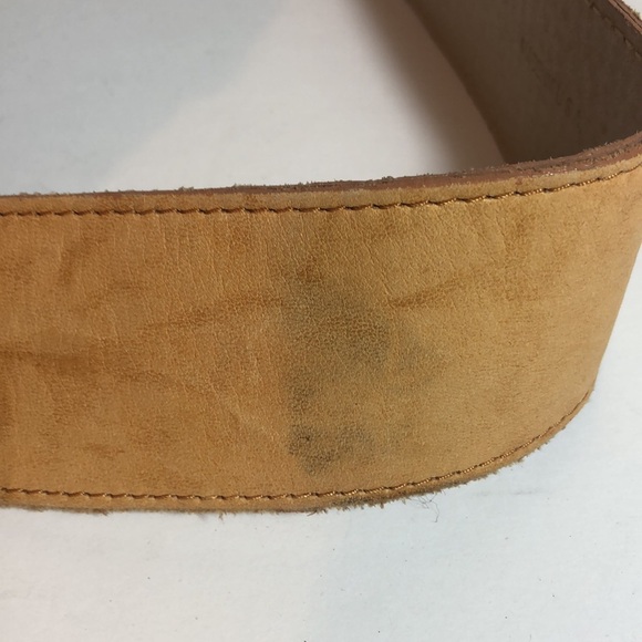 Details Leather Belt with Peg and Loop Closure - Picture 11 of 11
